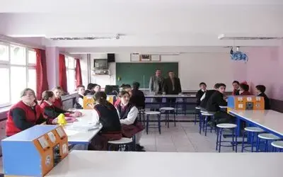 Velilerden Okula Fen Ve Teknoloji Laboratuvarı