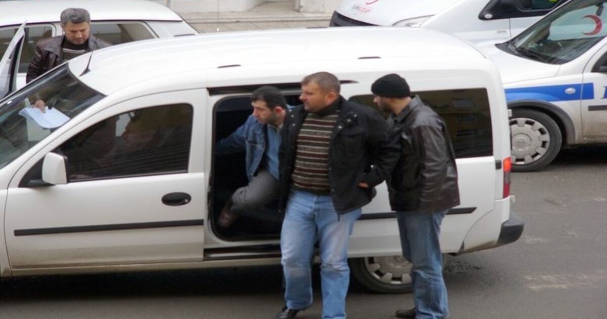 Dolandırıcılık Suçundan Aranan 2 Kişi Yakalandı