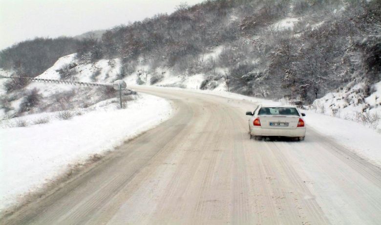 Samsun'da 303 Köy Yolu Ulaşıma Kapandı - Samsun'da, 945 köyden 303'ünün yolunun kar nedeniyle ulaşıma kapandığı bildirildi.