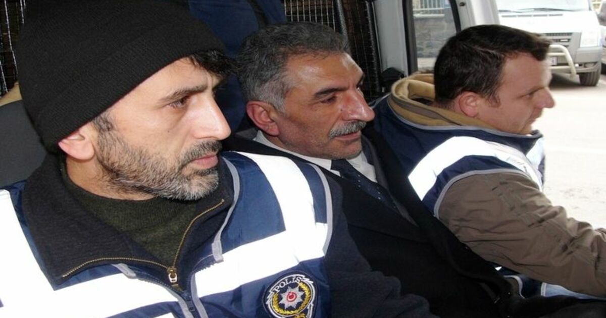 Gurbetçiyi Öldürüp Kaçan Sürücüyü Aracının Aynası Yakalattı Samsun'da, Almanya'dan İzne Gelen Gurbetçiye Otomobiliyle Çarparak Ölümüne Sebep Olan Sürücü, Polisin Olay Yerinde Bulduğu Kırık Ayna Sayesinde 27 Gün Sonra Yakalandı