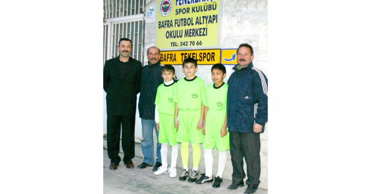 Fenerbahçe'ye 3 Sporcu Fenerbahçe Spor Kulübü'nün Bafra Futbol Altyapı Okulu'nda Yetişen 3 Sporcu, Fenerbahçe Kulübü'nün Fikirtepe Tesisleri'ndeki Altyapı Seçmelerinde Başarılı Oldu