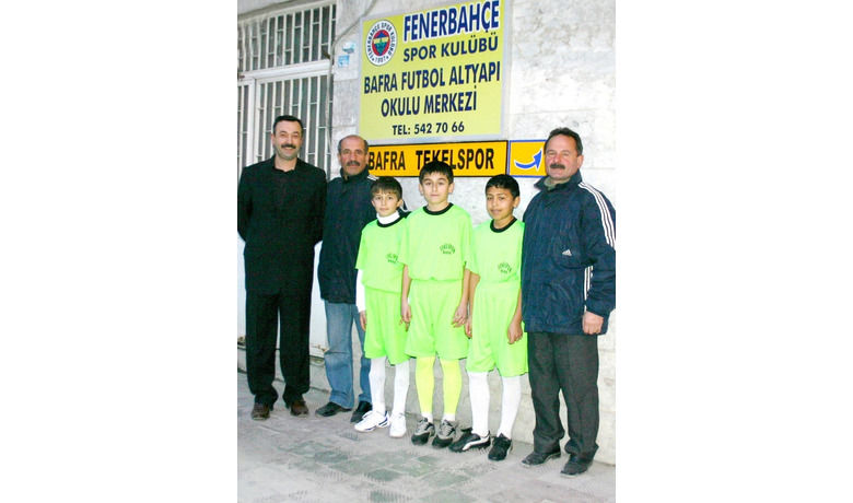 Fenerbahçe'ye 3 Sporcu Fenerbahçe Spor Kulübü'nün Bafra Futbol Altyapı Okulu'ndaYetişen 3 Sporcu, Fenerbahçe Kulübü'nün Fikirtepe Tesisleri'ndeki Altyapı Seçmelerinde Başarılı Oldu - Fenerbahçe Spor Kulübü'nün Samsun Bafra ilçesindeki Futbol Altyapı Okulu'nda yetişen 8 sporcudan 3'ü, Fenerbahçe Kulübü'nün Fikirtepe Tesisleri'ndeki seçmelerde başarılı oldu.