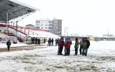 Tff 3. Lig Bafra Belediyespor-ankara Demirspor Maçına Kar Engeli Samsun'da Saha Kardan Temizlenemediği İçin Karşılaşma Oynanamadı