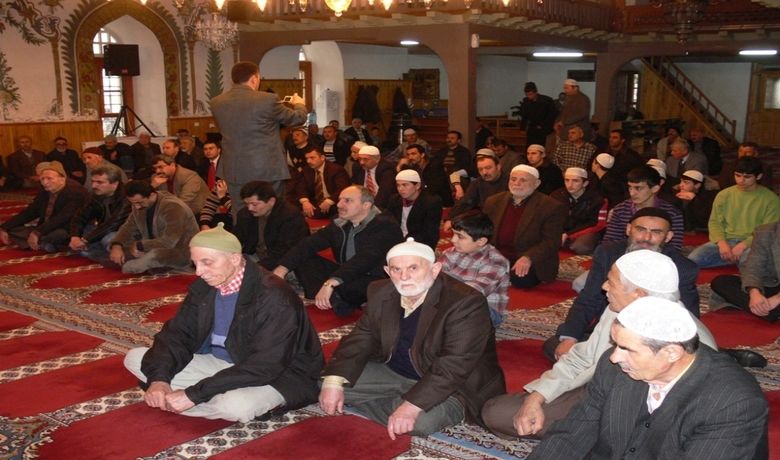 Kuzey Irak'ta Şehit OlanAskerler İçin Mevlit Okundu - Türkiye Kamu Çalışanları Vakfı (TÜRKAV) Bafra Şubesi tarafından Kuzey Irak'ta şehit olan askerler için Büyük Camisi'nde mevlit okundu. Mevlide eski Bafra Belediye Başkanı Hasan Aslan, öğretmenler ve çok sayıda vatandaş katıldı. TÜRKAV Bafra Temsilcisi Uğur Hatipoğlu yaptığı konuşmada, şehit olmanın önemini anlattı. Hatipoğlu, "Allah yolunda canını veren kimseye şehit denir. Şehitlik, çok büyük bir mertebedir. Kuzey Irak'ta şehit olan kahramanlarımız için mevlit düzenledik" diye konuştu. Mevlitte okunan Kur'an-ı Kerim, şehitlerin ruhuna hediye edildi.