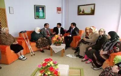 Başkan Neiş'ten Huzurevine Ziyaret
