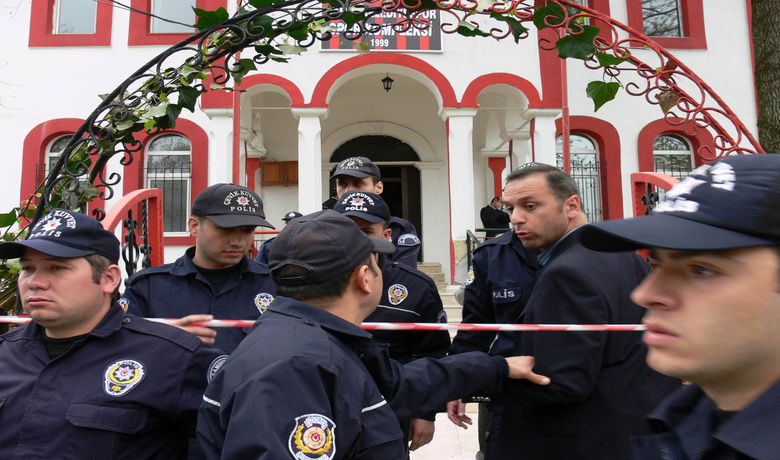 Bafra Kaymakamlığı'ndan 'Saldırı' Açıklaması - Bafra Kaymakamı Bekir Dınkırcı, Bafra Belediyespor Kulübü'ne yapılan saldırıyla ilgili yazılı açıklama yaptı.