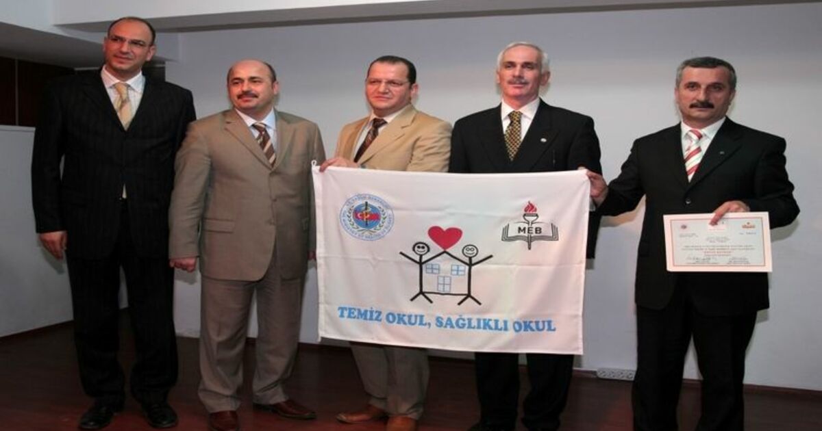 Samsun'da Okullara Beyaz Bayrak Avrupa'daki Uygulamaların Örnek Alındığı 'Beyaz Bayrak Projesi' Kapsamında Samsun'da 2 Okula Daha Düzenlenen Törenle 'Beyaz Bayrak' Verildi