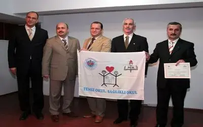Samsun'da Okullara Beyaz Bayrak Avrupa'daki Uygulamaların Örnek Alındığı 'Beyaz Bayrak Projesi' Kapsamında Samsun'da 2 Okula Daha Düzenlenen Törenle 'Beyaz Bayrak' Verildi