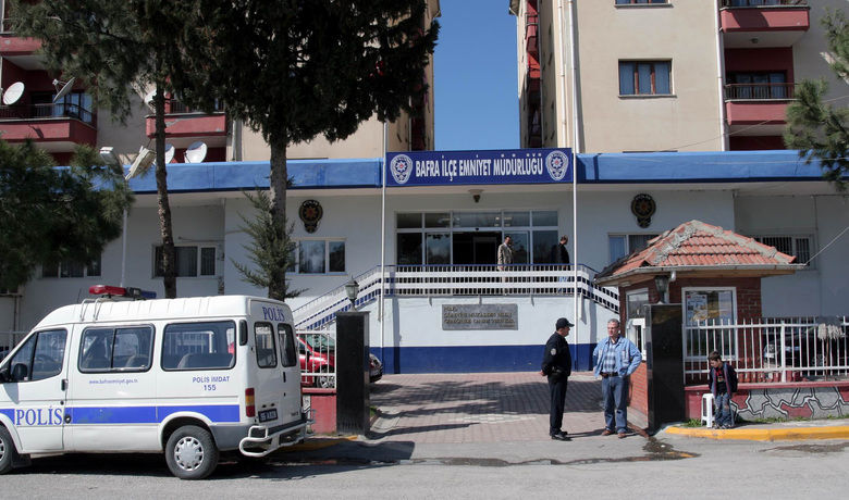 Bafraspor'a Yapılan Saldırıyla İlgili2 Kişi Gözaltına Alındı - TFF 3. Lig takımlarından Bafra Belediyespor'a yapılan, teknik direktör ve kaleci antrenörünün hayatını kaybettiği, kulüp müdürün de yaralandığı saldırıyla ilgili 2 kişi gözaltına alındı.