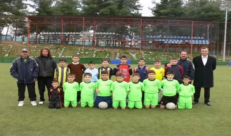 Fenerbahçe Futbol Okulu'nun Minikler Lig Hazırlığı - Fenerbahçe Bafra Futbol Altyapı Okulu Bafra Şubesi Sorumlusu ve Bafra Tekelspor Başkanı Serhat Mürtezaoğlu, 24 Nisan 2008 Perşembe günü Samsun'da başlayacak olan minikler amatör ligine hazırlandıklarını söyledi.