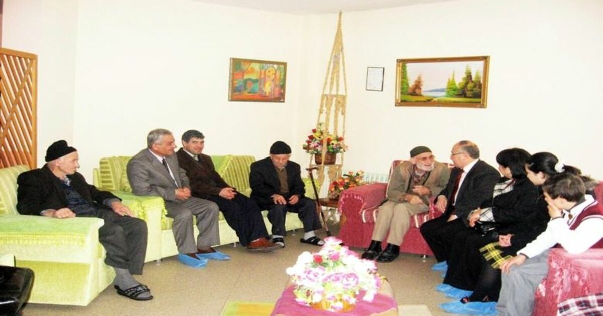 Huzurevi İçin 17 Kişi Sırada Öğrencilerin Ziyareti Sırasında Açıklamalarda Bulunan Bafra 75. Yıl Huzurevi Müdürü Muzaffer Şahin, Huzurevinde 47 Kişinin Kaldığını, 17 Kişinin De Sıra Beklediğini Belirtti
