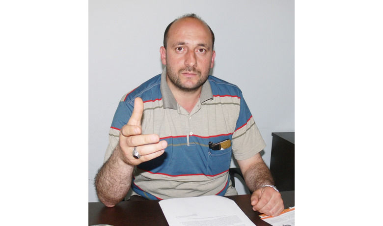 Kırmızı Et Üreticileri Devletten Teşvik Bekliyor Bafra Kırmızı Et Üreticileri Birliği Başkanı ErdalDoğan: "Devlet, Hayvancılığın Gelişmesi İçin Kırmızı Et Üreticisine Teşvik Vermeli" "Bafra Belediyesi Mezbahası'na Talibiz" - Samsun'un Bafra Kırmızı Et Üreticileri Birliği Başkanı Erdal Doğan, hayvancılığın gelişmesi için devletin kırmızı et üreticisine mutlaka teşvik vermesi gerektiğini belirterek, "Eskiden olduğu gibi kilo başına destek verilmelidir" dedi.