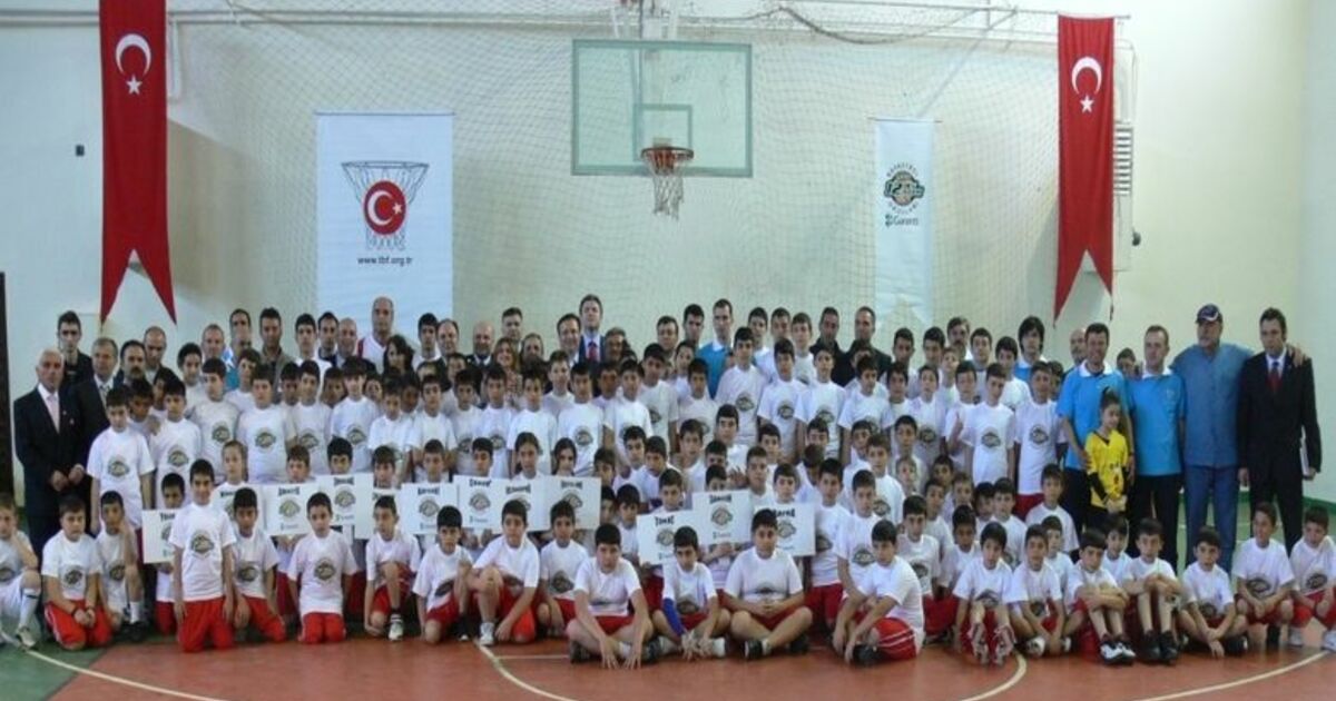 12 Dev Adam Basketbol Okulları 5. Türkiye Ligi Şöleni Türkiye Basketbol Federasyonu Tarafından Düzenlenen 12 Dev Adam Basketbol Okulları 5. Türkiye Ligi Şöleni, Samsun'un Bafra İlçesinde Başladı