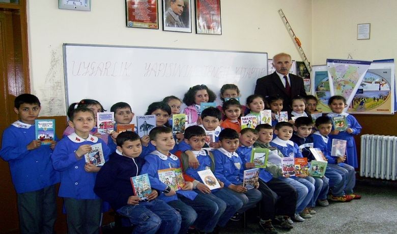 Her Eve Bir Kitaplık Projesi - Samsun'un Bafra Barbaros İlköğretim Okulu öğretmenleri tarafından hazırlanan "Her Eve Bir Kitaplık Projesi" başlatıldı.