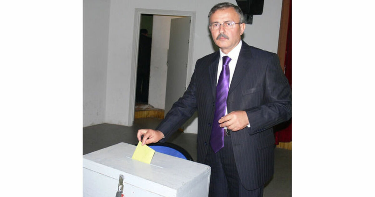Bilal Mürtezaoğlu Güven Tazeledi Bbp Bafra İlçe Kongresi'nde Mevcut Başkan Bilal Mürtezaoğlu, Yeniden Seçilerek Güven Tazeledi