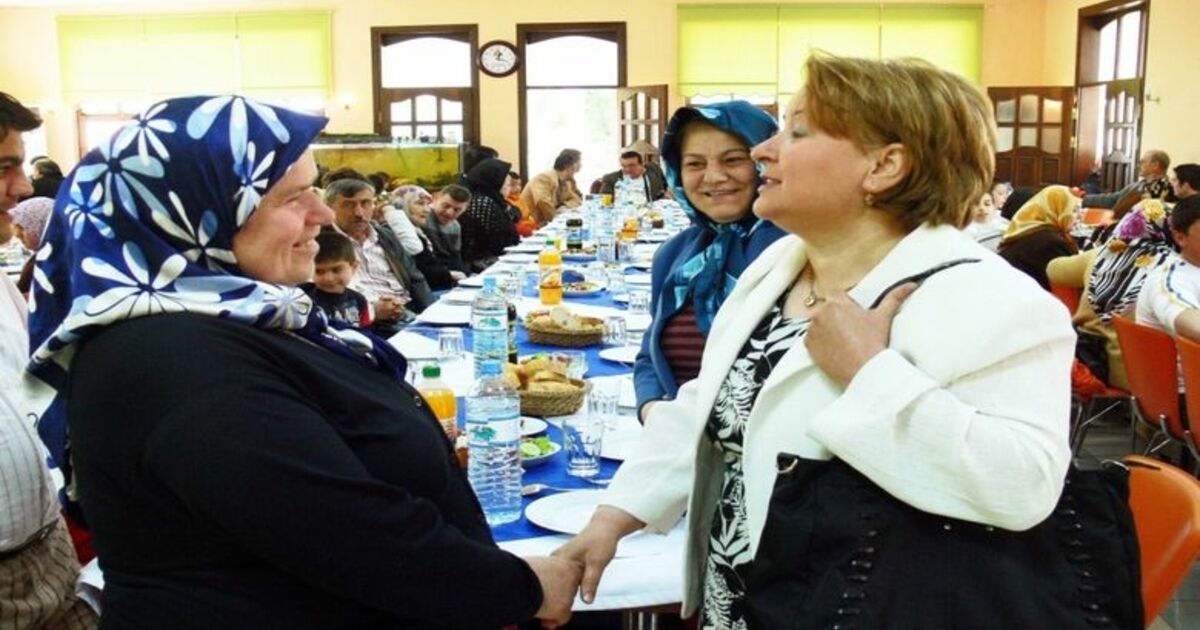 Bafra Belediyesi'nden Anneler Günü Yemeği
