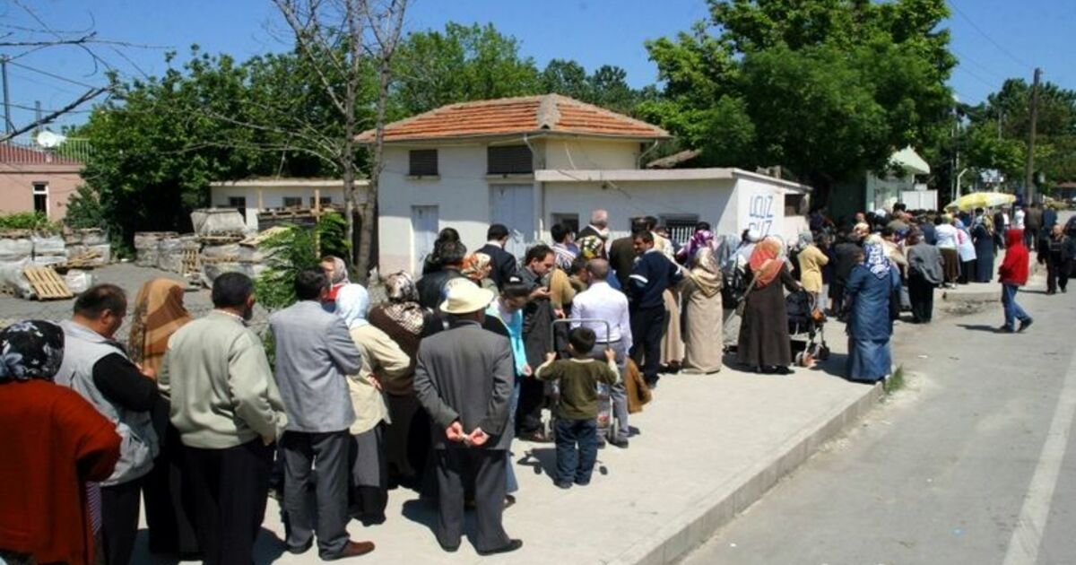 500 Metrelik Ucuz Pirinç Kuyruğu Samsun'da Daha Uygun Fiyatla Tmo'dan Pirinç Almak İsteyen Vatandaşlar, Uzun Kuyruklar Oluşturdu