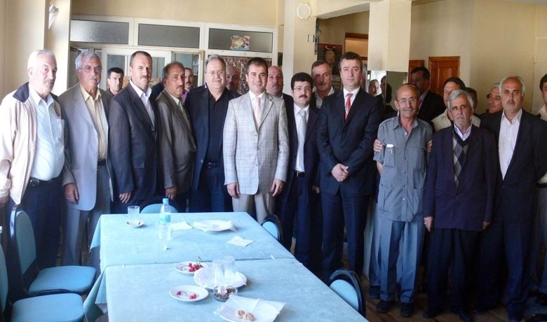 Ak Parti'li Kılıç, Bafra'da Muhtarlarla Bir Araya Geldi Ak PartiSamsun Milletvekili Suat Kılıç: “eşek Sırtlarında Su Taşınan Köyler İstemiyoruz” - Adalet ve Kalkınma Partisi (AK Parti) Merkez Tanıtım ve Medya Başkan Yardımcısı, Samsun Milletvekili Av. Suat Kılıç, eşek sırtlarında su taşınan köyler istemediklerini belirterek, “Her evin içme suyu evinde akacak” dedi.