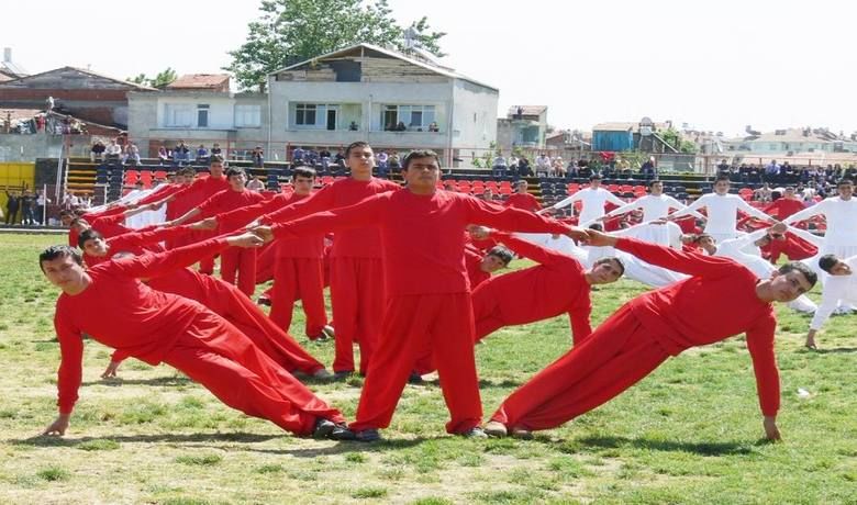 Bafra'da 19 Mayıs Coşkusu - Samsun'un Bafra ilçesinde, 19 Mayıs Atatürk'ü Anma, Gençlik ve Spor Bayramı'nın 89. yıldönümü törenlerle kutlandı.
