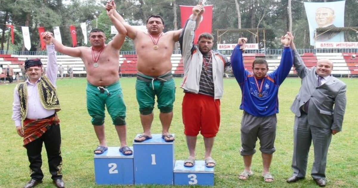 Ali Rıza Kaya, Başpehlivan Oldu Samsun'un Bafra İlçesinde, Güreş İhtisas Spor Kulübü Tarafından Ata Sporu Güreşi Yaşatmak Ve Geliştirmek Adına Organize Edilen 3. Geleneksel Karakucak Güreşleri'nde Başpehlivanlığı Ali Rıza Kaya Kazandı