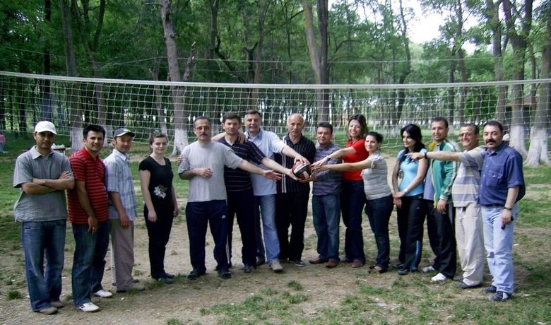 Folklorcu Öğretmenler Piknikte Buluştu - Samsun'un Bafra Halk Eğitim Merkezi tarafından açılan 'Folklor Eğitimi Kursu'na katılan kursiyer öğretmenler, Alaçam Geyikkoşan Mesire Alanı'nda piknikte buluştu.