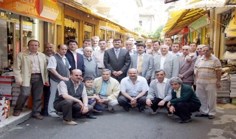 Başkan Neiş, Kunduracıların Sorunlarını Dinledi - Samsun'un Bafra İlçe Belediye Başkanı Şükrü Neiş, Kunduracılar Arastası'ndaki esnaf ile bir araya geldi.
