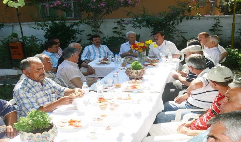 Başkan Neiş, Gazi PaşaMahallesi Sakinleri İle Buluştu - Bafra Belediye Başkanı Şükrü Neiş, Gazi Paşa Mahallesi sakinleri ile kahvaltıda bir araya geldi.