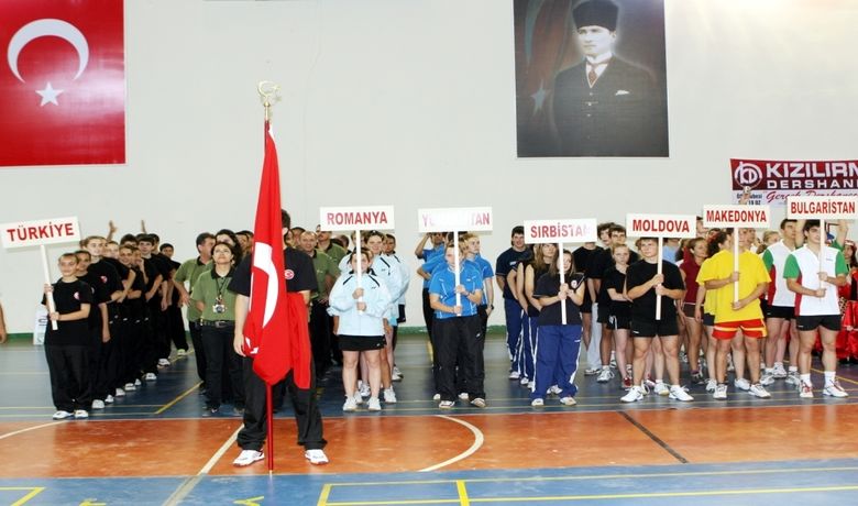 19yaş Altı Balkan Badminton Şampiyonası'ndaTürkiye Takım Halinde Şampiyon Oldu - Samsun'un Bafra İlçesi'nde yapılan 19 Yaş Altı Balkan Badminton Şampiyonası'nda Türkiye takım halinde şampiyon oldu.
