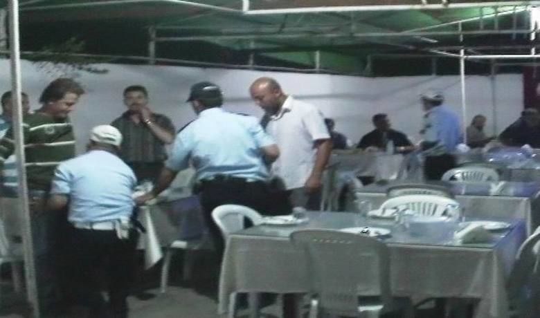 Bafra'da Şok Baskın - Samsun'un Bafra İlçe Emniyet Müdürlüğü ekipleri tarafından dün gece saat 21.30 ila 23.30 saatleri arasında şehir merkezinde bulunan içkili lokantalar ve birahaneler didik didik arandı.
