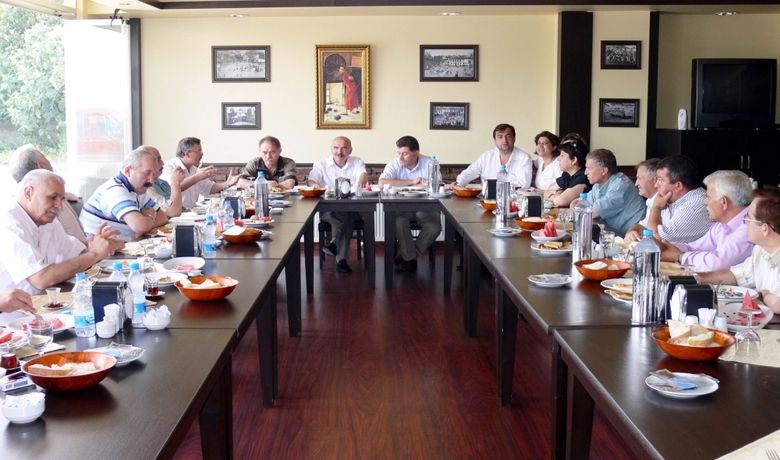 Bafra'da Muhalefet Dayanışması - Muhalefetteki siyasi partilerin Bafra ilçe başkanları ve yöneticileri, Bafra'nın sorunlarına çözüm bulmak için 3. kez kahvaltıda buluştu.