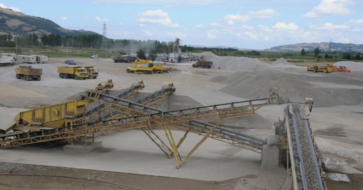 İl Özel İdaresi'nden Hummalı Çalışma İl Özel İdare Genel Sekreteri Aslan Karanfil: "11 Ağustos 2008 Tarihi İtibariyle Toplam 316 Kilometre 2. Kat Sathi Asfalt Kaplama Yaptık"