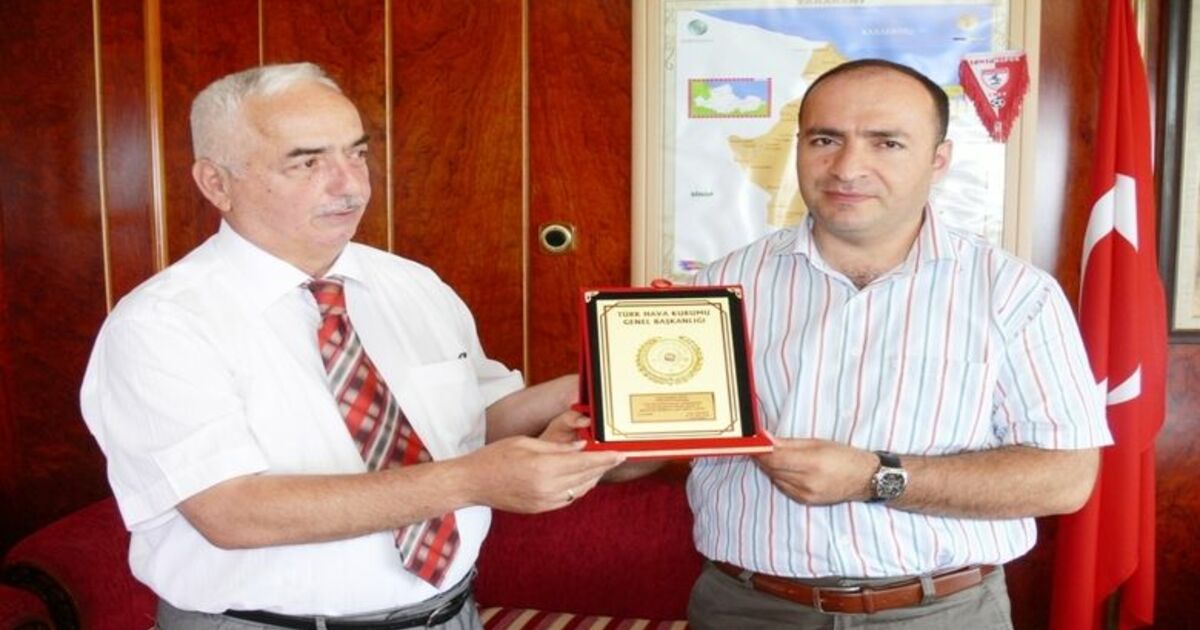 Thk'dan Kaymakamı Çiftçi'ye Plaket