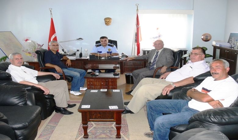 Bafra Emniyet Müdürü Erol'a Nezaket Ziyareti - Samsun'un Bafra ilçesinde hizmet veren mesleki kuruluşların başkanları, Bafra'ya yeni atanan Emniyet Müdürü Mahir Erol'u makamında ziyaret etti.