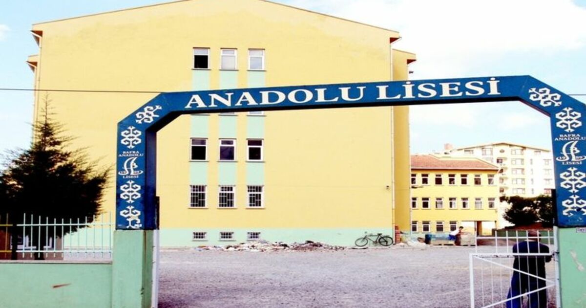 Bafra Anadolu Lisesi'ne Elektrik Kesintisi Şoku 2008-2009 Eğitim-öğretim Sezonunun Başlamasına Kısa Bir Süre Kala, Faiziyle Birlikte 53 Bin Ytl Elektrik Borcu Bulunan Bafra Anadolu Lisesi'nin Elektrikleri Tedaş Tarafından Kesildi