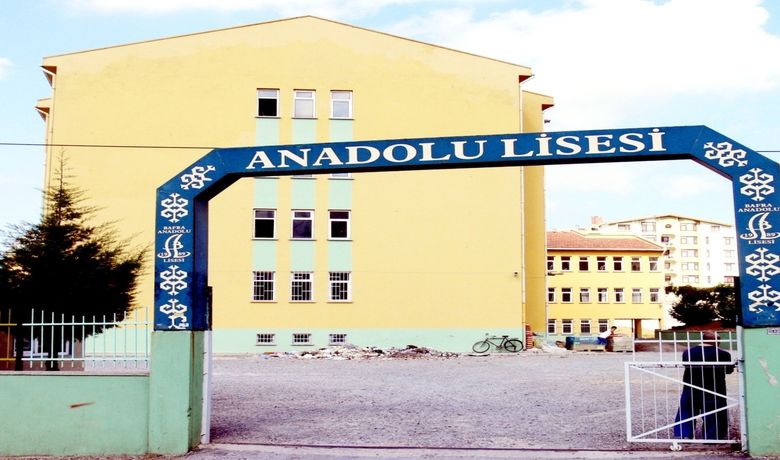 Bafra Anadolu Lisesi'ne Elektrik Kesintisi Şoku 2008-2009 Eğitim-öğretim Sezonunun Başlamasına Kısa Bir Süre Kala,Faiziyle Birlikte 53 Bin Ytl Elektrik Borcu Bulunan Bafra Anadolu Lisesi'nin Elektrikleri Tedaş Tarafından Kesildi - Bafra ilçesinde 13 yıldır eğitim öğretim veren Bafra Anadolu Lisesi'nin elektrikleri, faiziyle birlikte 53 bin YTL'yi bulan borcu nedeniyle TEDAŞ tarafından kesildi.