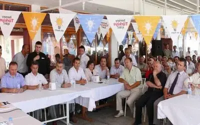 Ak Parti Yakakent İlçe Başkanlığı Kongresi Ak Parti Yakakent İlçe Başkanlığı 3. Olağan Kongresi'nde Mevcut Başkan Mehmet Gençoğlu Tekrar Başkan Seçildi