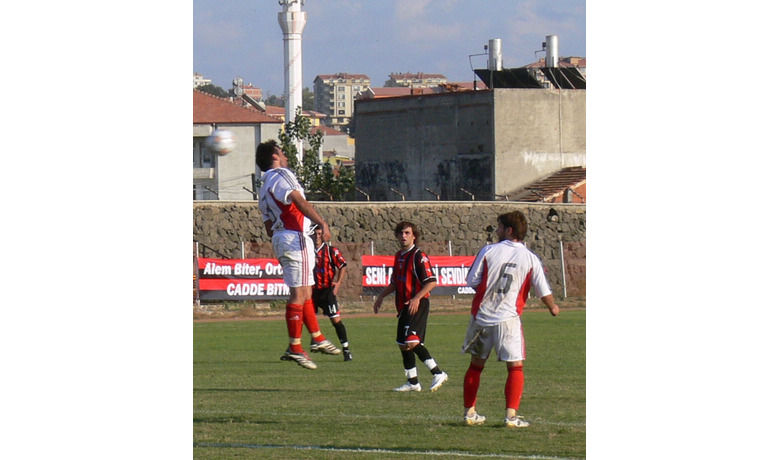 Tff 3. Lig Bafra Belediyespor: 2 - Erzincanspor: 1 - TFF 3. Lig 4. Grup'ta mücadele eden Bafra Belediyespor, sahasında karşılaştığı Erzincanspor'u 2-1 mağlup etti
