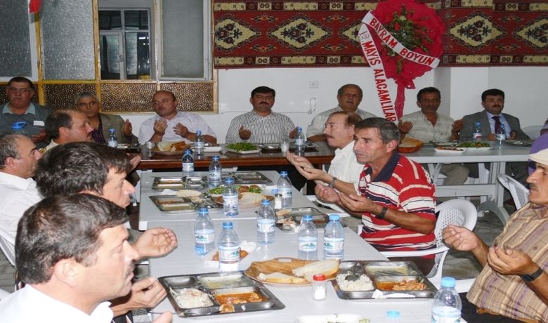 Bafra Alaçamlılar Derneği'nden İftar Yemeği - Samsun'un Bafra ilçesinde, Alaçamlılar Sosyal ve Kültürel Yardımlaşma ve Dayanışma Derneği tarafından iftar yemeği düzenlendi.