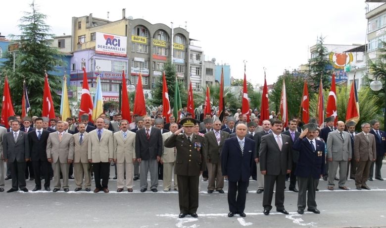 Bafra'da '19 Eylül Gaziler Günü' - Samsun'un Bafra ilçesinde, "19 Eylül Gaziler Günü" dolayısıyla tören düzenlendi.