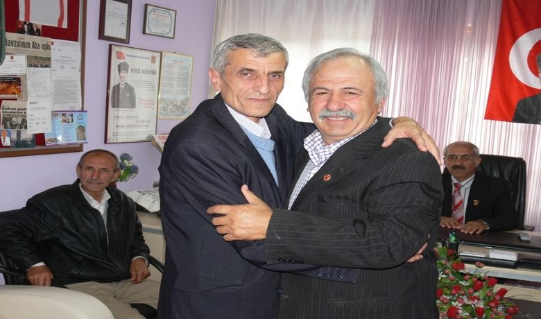 Kıbrıs Gazileri 34 Yıl Sonra Buluştu - Samsun'un Bafra ilçesinde, 34 yıl önce Kıbrıs'ta askerlik yapan 3 kişi, Bafra Muharip Gaziler Derneği'nde buluştu.