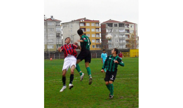 Tff 3. Lig Bafra Belediyespor: 3 Araklıspor: 5 - TFF 3. Lig 4. Grup'ta mücadele eden Bafra Belediyespor, kendi sahasında Araklıspor'a 5-3 mağlup oldu.