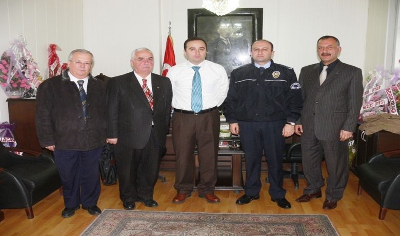 Thk'dan Alaçam Ve Yakakent Kaymakamlarına Ziyaret - Samsun'un Bafra, Alaçam ve Yakakent İlçeleri Türk Hava Kurumu(THK) Şubesi Bölge Başkanı Orhan Atmaca ve yönetim kurulu, Alaçam İlçe Kaymakamı Sezgin Üçüncü ve Yakakent İlçe Kaymakamı Bilgehan Karanfil'i ziyaret etti.