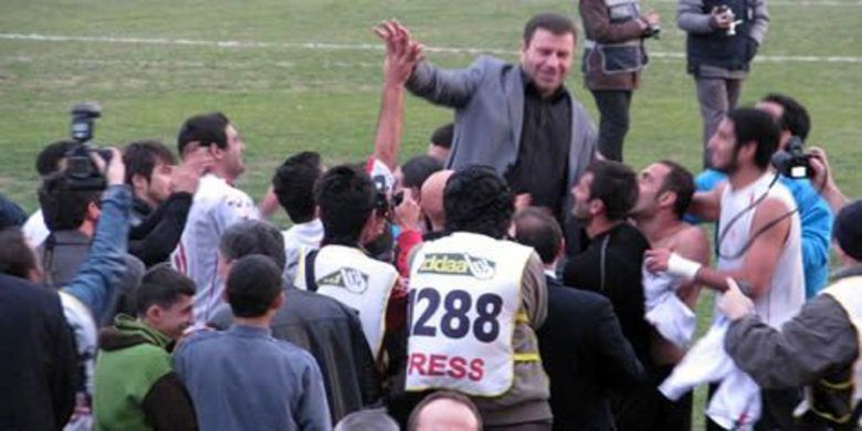 Adım Adım Şampiyonluğa - TFF 3.Lig 4.Grup´taki temsilcimiz Bafra Belediyespor´da Kastamonuspor maçından galip ayrılmanın mutluluğu yaşanıyor.