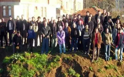 Bir Deli Taş Attı...