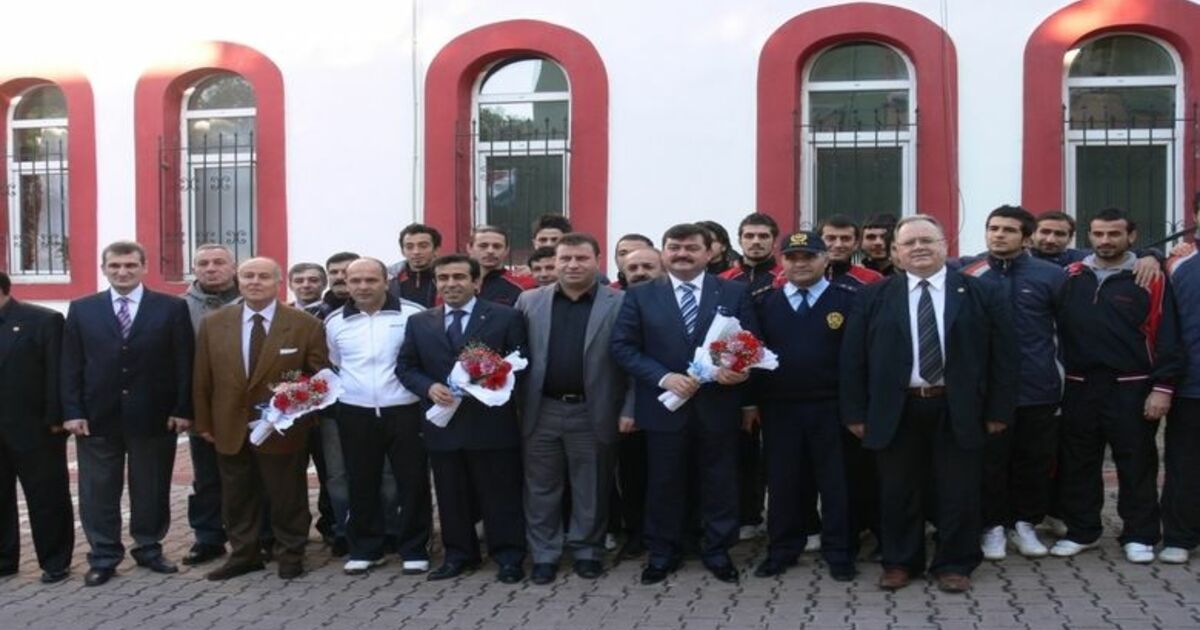 Vali Güzeloğlu'nun Bafra Ziyareti Bafra İlçesini Ziyaret Eden Samsun Valisi Hasan Basri Güzeloğlu, Osb Toplantısına Başkanlık Etti, Bafra Müzesi, Bafra Belediyespor Tesisleri Ve Bafra T Tipi Cezaevi Kompleksini Gezdi