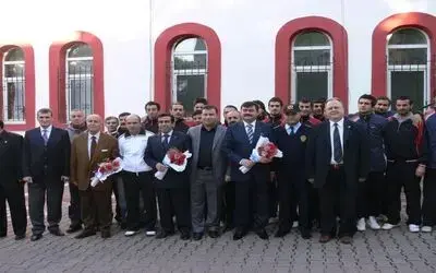 Vali Güzeloğlu'nun Bafra Ziyareti Bafra İlçesini Ziyaret Eden Samsun Valisi Hasan Basri Güzeloğlu, Osb Toplantısına Başkanlık Etti, Bafra Müzesi, Bafra Belediyespor Tesisleri Ve Bafra T Tipi Cezaevi Kompleksini Gezdi
