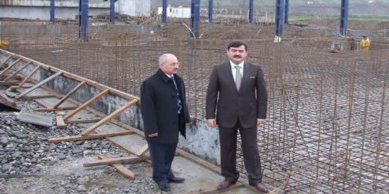 Su Arıtma Tesisi İnşaatı Hızla Yükseliyor - 8 Ekimde sözleşmesi imzalanan ve İçme suyu tesisin pilot bölgesinde elde edilen su ilçeye dağıtımına başlanan içme suyu tesisi çalışmaları aralıksız devam ediyor.