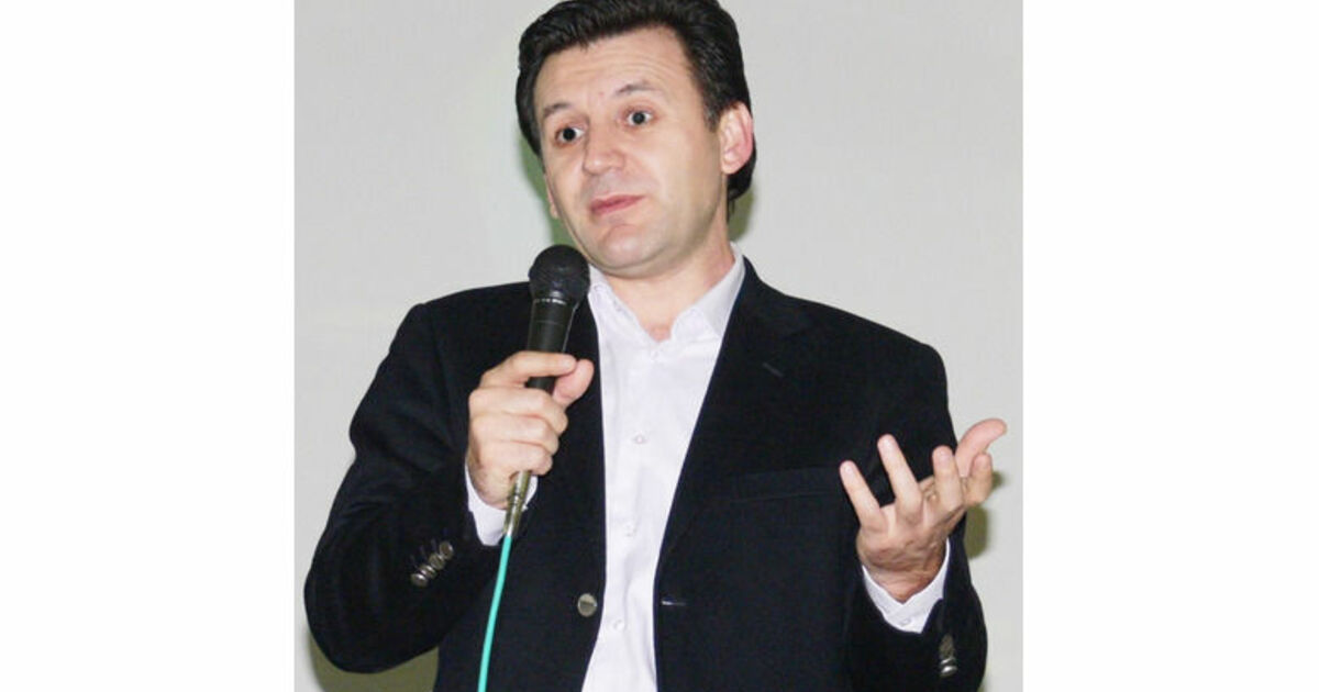 Ailede Huzurlu Olmanın Püf Noktaları Psikolog Efkan Yeşildağ: "Huzurlu Olmak İçin İnsanlar Birbirlerini Dinlemeli Ve Birbirini Değiştirmek İçin Mücadeleden Vazgeçmeli"