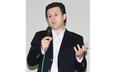 Ailede Huzurlu Olmanın Püf Noktaları Psikolog Efkan Yeşildağ: "Huzurlu Olmak İçin İnsanlar Birbirlerini Dinlemeli Ve Birbirini Değiştirmek İçin Mücadeleden Vazgeçmeli"
