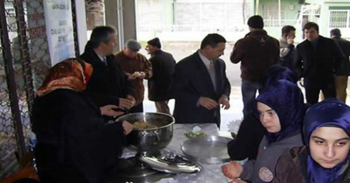 Din Görevlileri Derneği`nden Aşure Dağıtımı